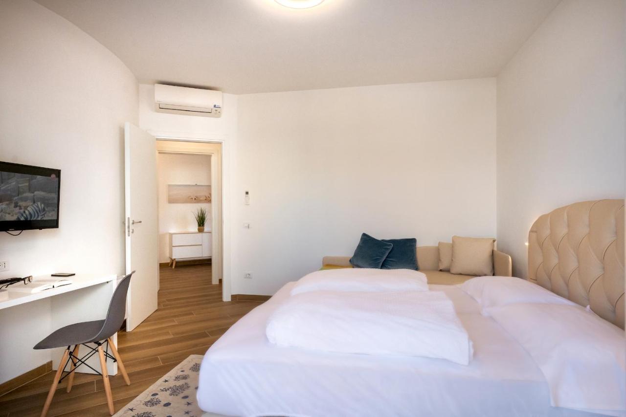 Ferrari Apartments Levante Caorle Exterior photo